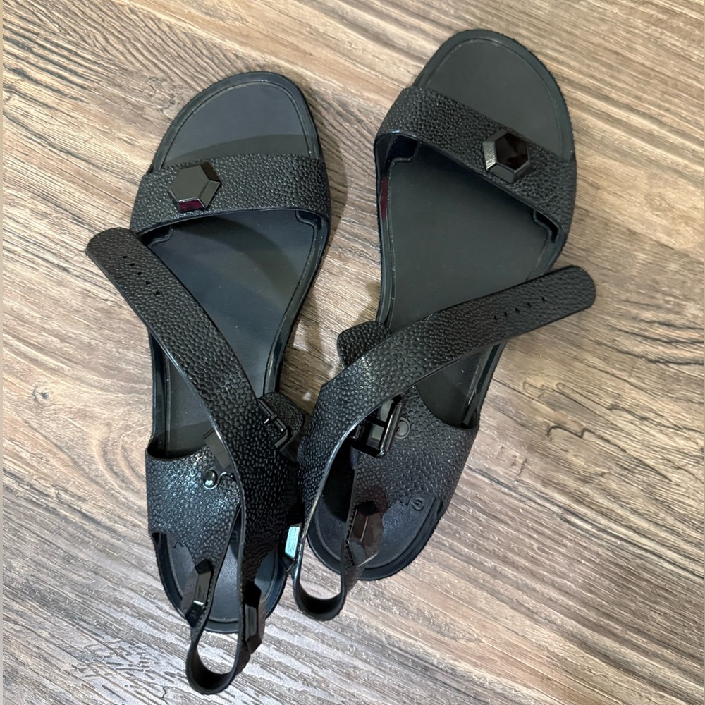 Givenchy black rubber jelly sandals with a pebbled texture size 40